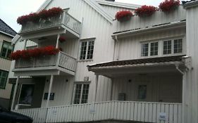 Holsthuset Losji