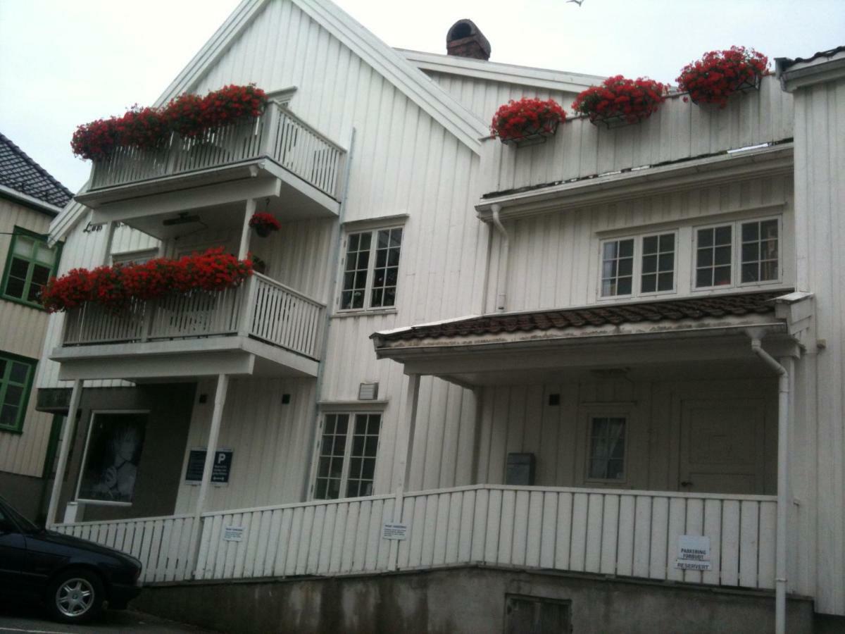 Holsthuset Losji Grimstad  Exterior foto