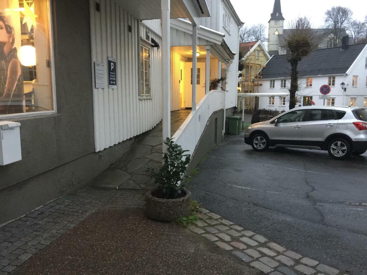 Holsthuset Losji Grimstad  Exterior foto